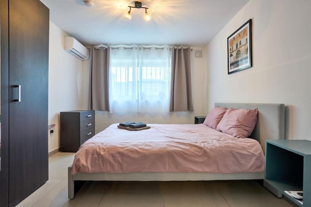 Urban Front - Walking Distance From Paceville And St George Bay Beach Is-Swieqi Екстер'єр фото