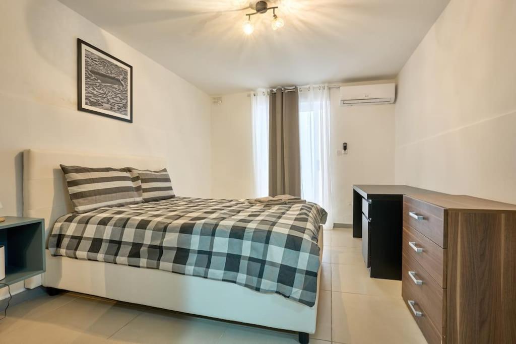 Urban Front - Walking Distance From Paceville And St George Bay Beach Is-Swieqi Екстер'єр фото