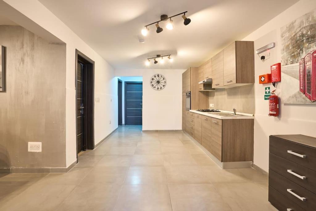 Urban Front - Walking Distance From Paceville And St George Bay Beach Is-Swieqi Екстер'єр фото