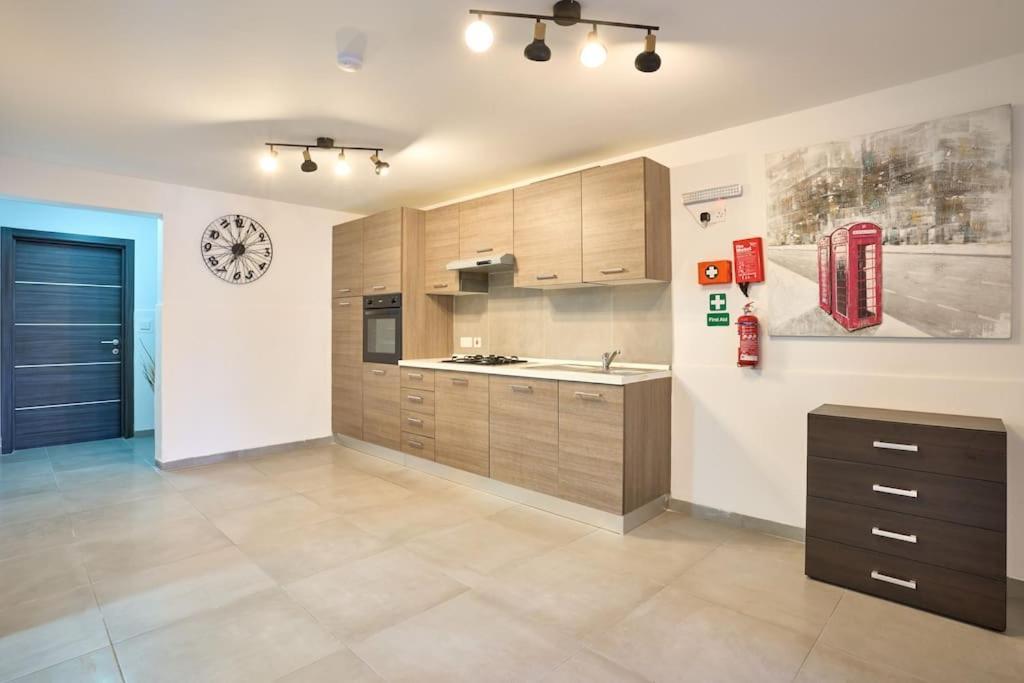 Urban Front - Walking Distance From Paceville And St George Bay Beach Is-Swieqi Екстер'єр фото